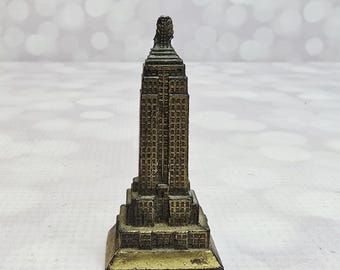 キングコングのフィギュア付きエンパイア・ステート・ビルのレプリカ