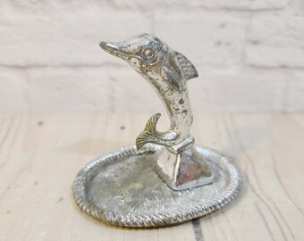 Dolphin clearance ring holder