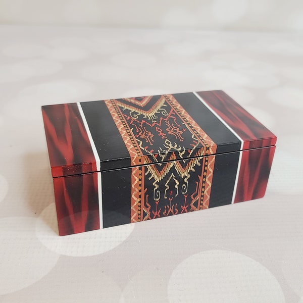 Vintage Lacquer Style Trinket Box