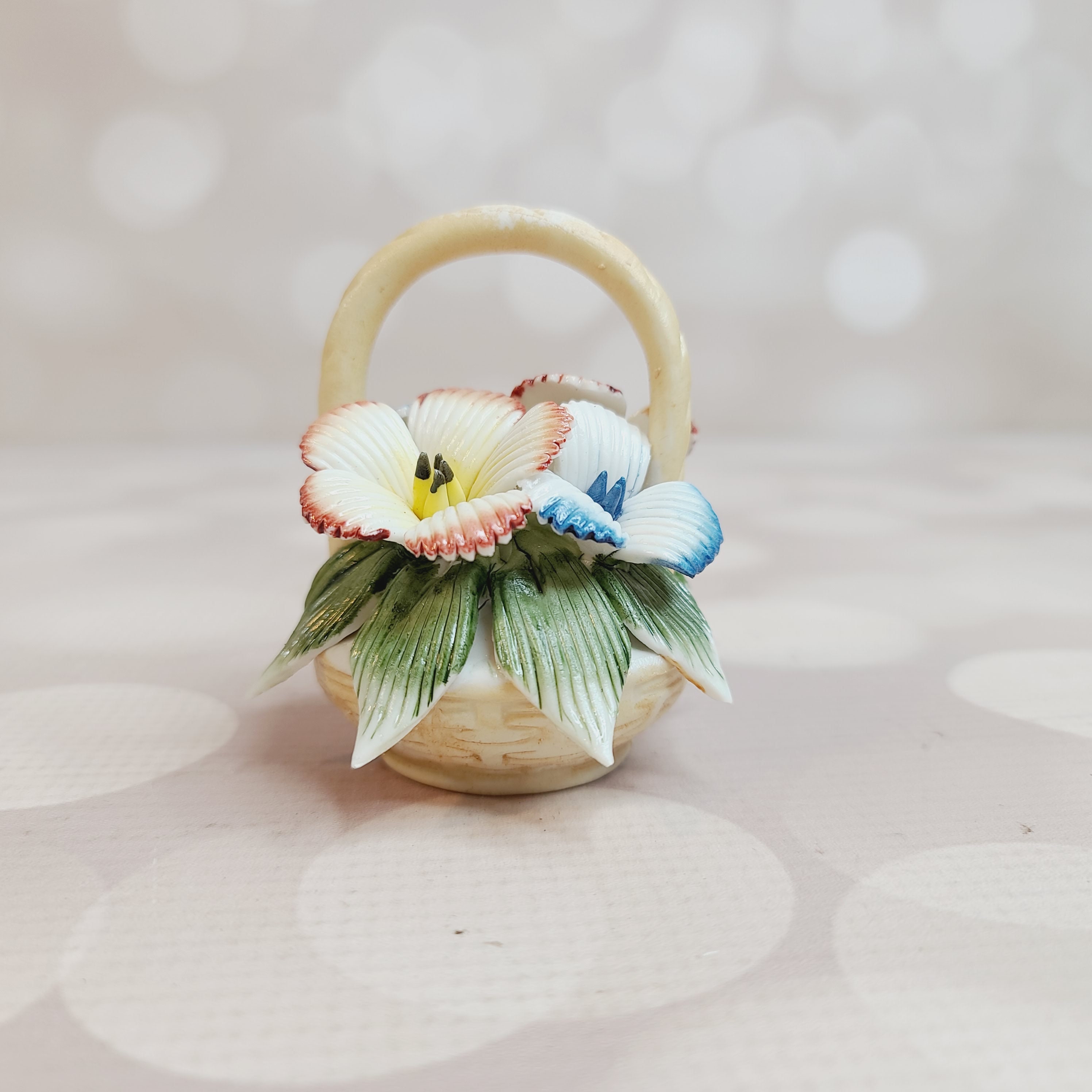 フラワーモチーフ　バスケット　貴重品 ヴィンテージ陶器フラワーバスケット - Etsy 日本