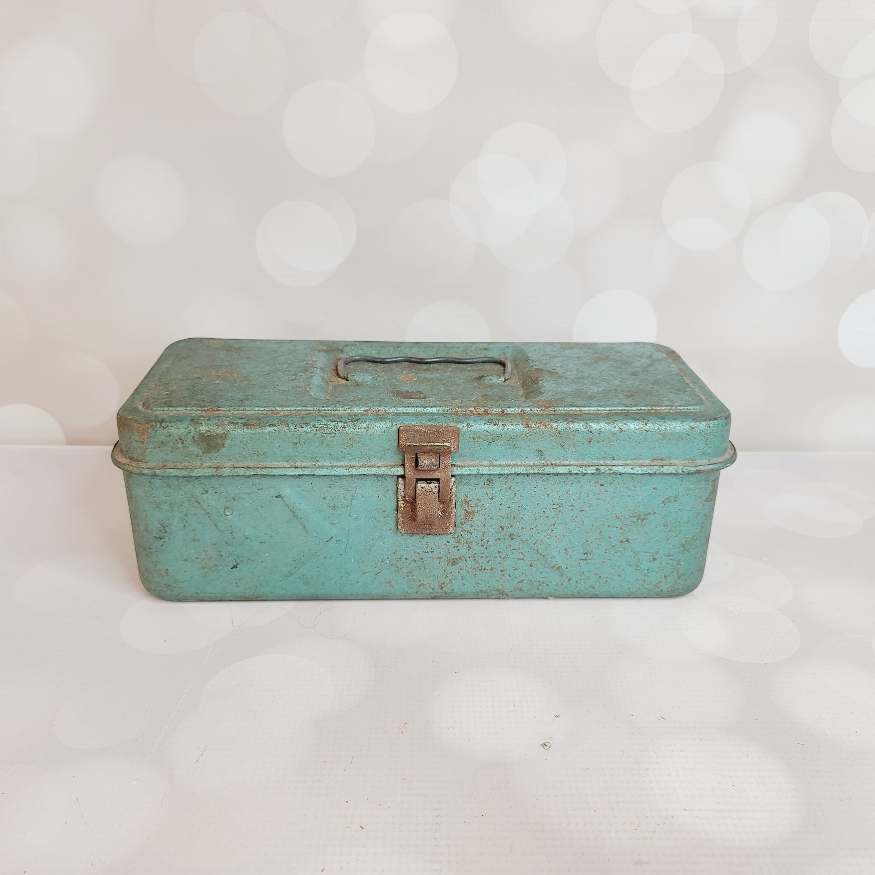 Mid-century Victor Metal Tackle Box With Vintage Tackle Lures, Hooks,  Weights & More Old Distressed Red Tackle Box -  Canada