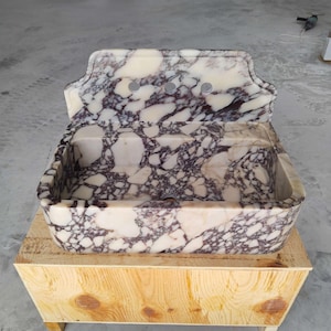 Calacatta Viola Marmor Waschbecken, schwimmende Eitelkeit mit Aufkantung