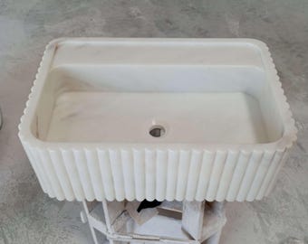 Lavabo de mármol de Carrara con forma de flauta, lavabo de pared de piedra blanca
