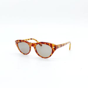 Vintage Guess Sunglasses- Ophthalmic Quality Vintage Oval Guess 6008 Sunglasses In A Silver Finsh With  main image 3