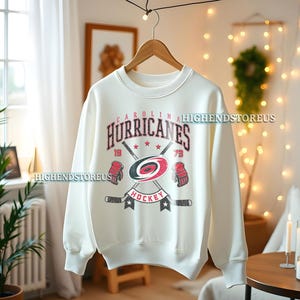 Carolina Hurricanes Shirt | Carolina Hurricanes Sweatshirt | Carolina Hockey Fan T-Shirt | Carolina Hurricanes Sweatshirt Rundhalsausschnitt