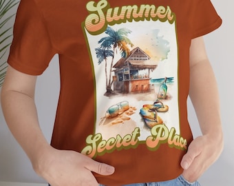 Camiseta "Lugar Secreto de Verão", Estampa de Praia com Palmeiras