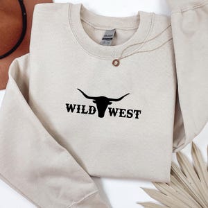 Wild West Cow Skull Sweatshirt, Howdy Shirt, Wild West Shirt, Cowgirl Shirt, Bull Skull Shirt, Country Music Shirt, Wild West Sweatshirt