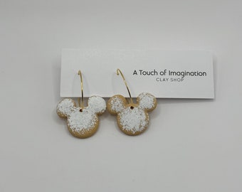 Boucles d&#39;oreilles de Mickey, les célèbres beignets de Tiana | Boucles d&#39;oreilles légères faites main en pâte polymère