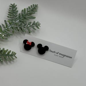 Pendientes de botón mágicos de Mickey y Minnie / Pendientes de arcilla polimérica hechos a mano