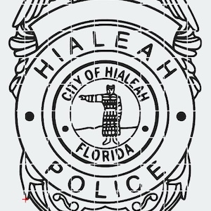 Peut inclure: Badge de police noir et blanc avec les mots "HIALEAH POLICE FLORIDA" et un emblème d'une personne pointant. Le badge a un aigle en haut et les lettres "FLA."