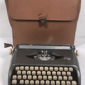 Vintage potable Typewriter Royal Ensign small travel typewriter – Mid-Century with Carrying Case,