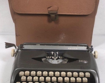 Vintage potable Typewriter Royal Ensign small travel typewriter – Mid-Century with Carrying Case,