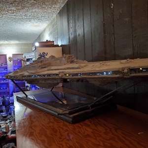 巨大なスターウォーズ インペリアル スターデストロイヤー