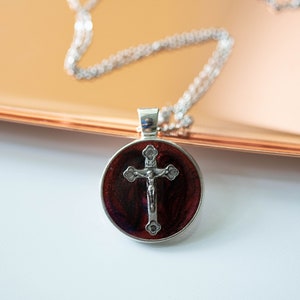 Collar de cruz, colgante de crucifijo, joyería de resina, regalo de primera comunión, regalo de confirmación para niña, collar de crucifijo, colgante de cruz