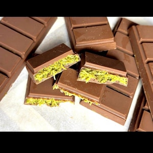 Dubai Pistachio Chocolate Bar - Gourmet Chocolate