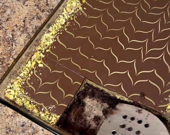 Dubai Pistachio Chocolate Cake Tray – Serves 15