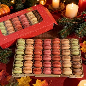 Weihnachtsluxus Macaron Geschenkbox - Authentische französische Macarons in Roter Geschenkverpackung (36 oder 72 Count) - Glutenfrei