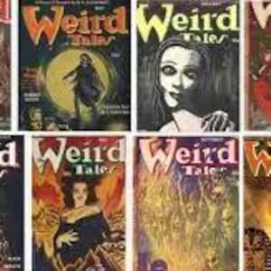Peut inclure: Une collection de magazines vintage "Weird Tales". Les couvertures présentent des illustrations de monstres, de figures étranges et de scènes dans des tons de vert, d'orange et de rouge. Le texte "Weird Tales" est bien en évidence sur chaque couverture.