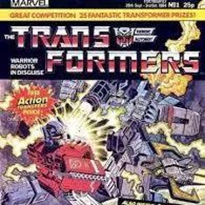 Op de afbeelding: Een stripboekcover voor "The Transformers" met robotkarakters in actie. De cover heeft een rood, wit en blauw kleurenschema met de tekst "TRANSFORMERS" in grote, vette letters. Het Marvel-logo staat bovenaan, met de tekst "GREAT COMPETITION 25 FANTASTIC TRANSFORMER PRIZES!"