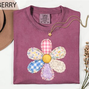 Comfort Colors® Faux Quilted Patchwork Daisy Shirt, Vintage Floral Graphic Tee, Cottagecore Boho Flower Shirt, Retro Feminine Floral Top