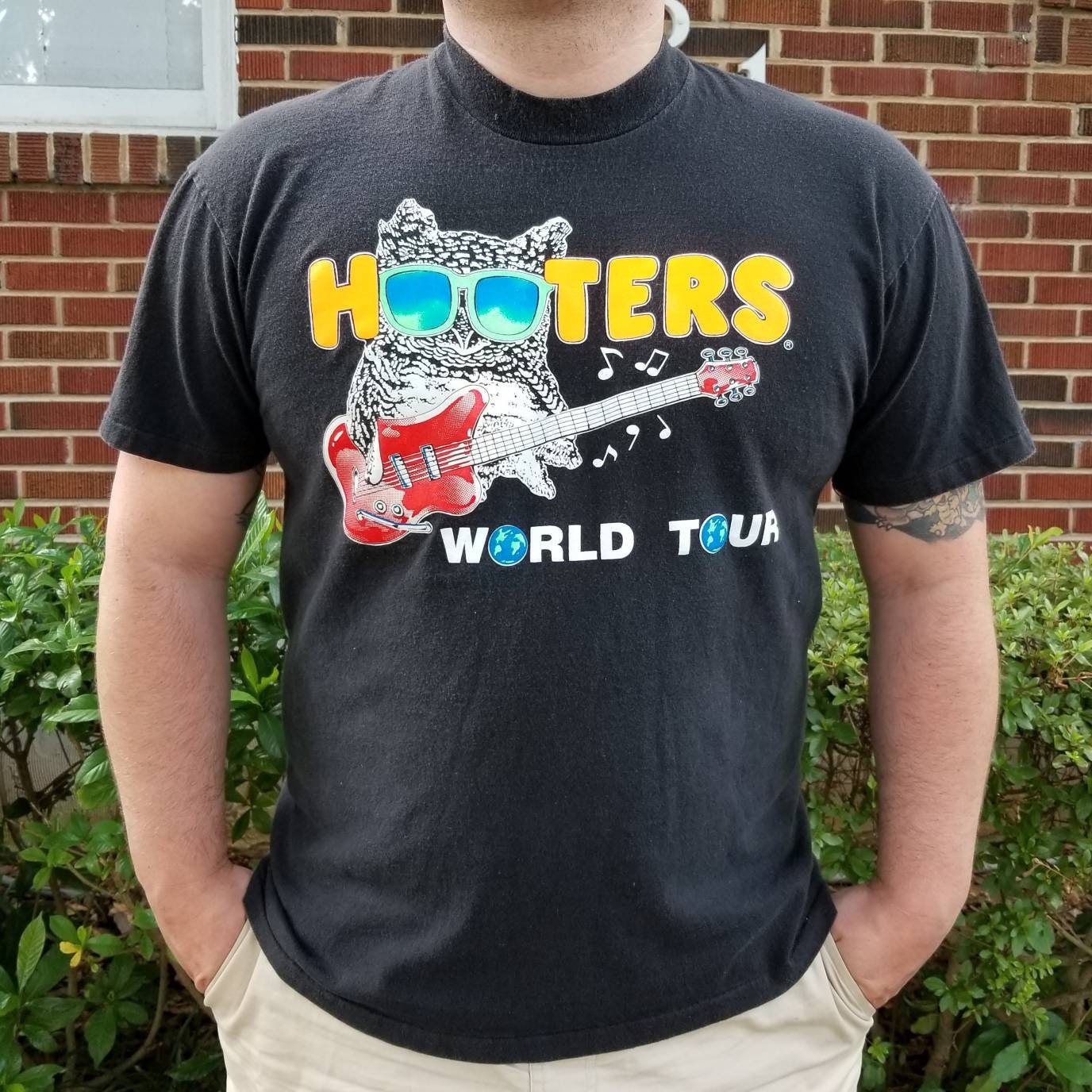 1990 Vintage Hooters World Tour T-shirt Hooters Owl Playing