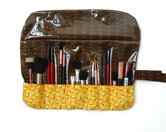 Yellow Bee Print Makeup Brush Roll Up, Easy Wipe Clean Travel Cosmetic Brush Case With 7 Pockets and Clear Vinyl Overlay