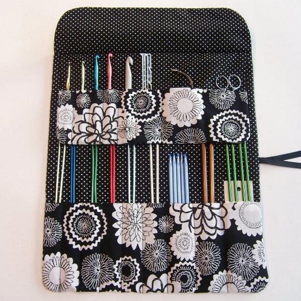 Black and White Flowers Padded Knitting Needle Crochet Hook Organizer Roll