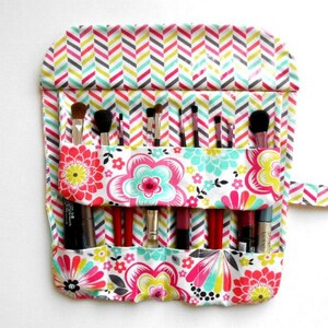 Easy Clean Makeup Brush Roll Up With 2 Rows and 12 Pockets, Wipe Clean Travel Cosmetic Brush Storage Case With Clear Vinyl Overlay