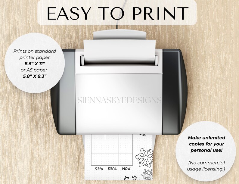 以下が含まれることがあります： 雪の結晶のデザインが施された白黒の印刷可能なプランナーページ。このページは、標準的な8.5インチ&times;11インチまたはA5の用紙に印刷するように設計されています。画像の上部には「EASY TO PRINT」というテキストがあります。画像の下部には「Make unlimited copies for your personal use! (No commercial usage licensing.)」というテキストがあります。