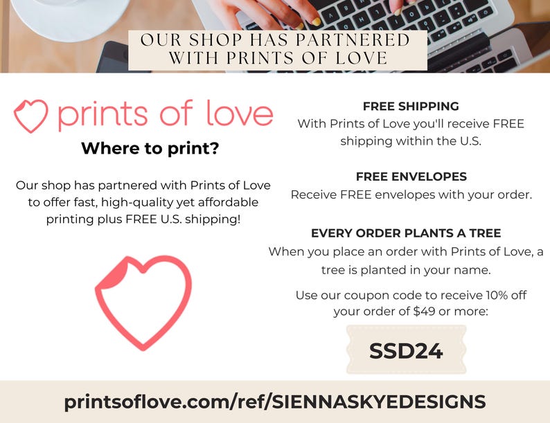 Peut inclure: Un logo en forme de c&oelig;ur rose avec le texte "prints of love" et le slogan "O&ugrave; imprimer ?"  Le texte ci-dessous explique que la boutique s'est associ&eacute;e &agrave; Prints of Love pour offrir une impression rapide, de haute qualit&eacute; et abordable avec la livraison gratuite aux &Eacute;tats-Unis.  Le texte mentionne &eacute;galement que chaque commande plante un arbre et inclut un code promo "SSD24" pour 10 % de r&eacute;duction sur les commandes de 49 $ ou plus.  L'adresse du site Web est printsoflove.com/ref/SIENNASKYEDESIGNS.