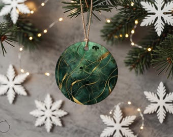 Grönt och guldfärgat keramiskt ornament, elegant julgransdekoration, keltisk design