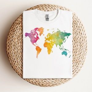 Unisex Fernweh Grafik Tshirt, Softes bedrucktes Damen T Shirt, Gemütliches Weltkarte Aquarell Tee,  Herren Reise Backpacker Abenteuer Top