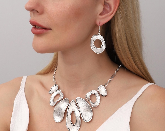 Featured listing image: luxurious antique silver line gate Jewelry Set, Silver line necklace, silver earrings, set, combinated necklace & earrings, best combination