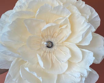 Handmade Cream Crepe Paper Flower Wall Lamp: Nursery Bedroom Decor  (55-60 cm)