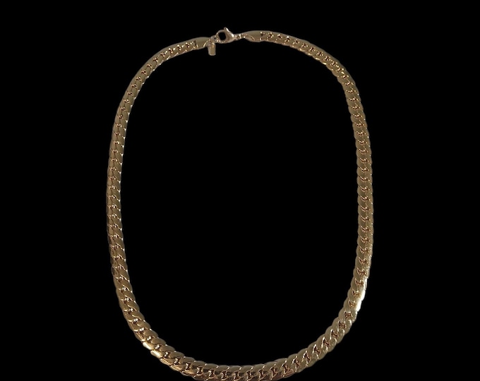 Flat snake curb chain