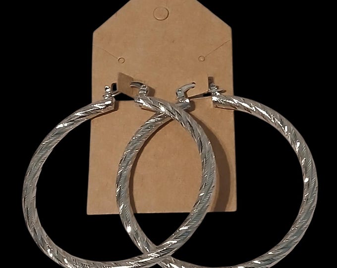 Diamond cut textured hoops