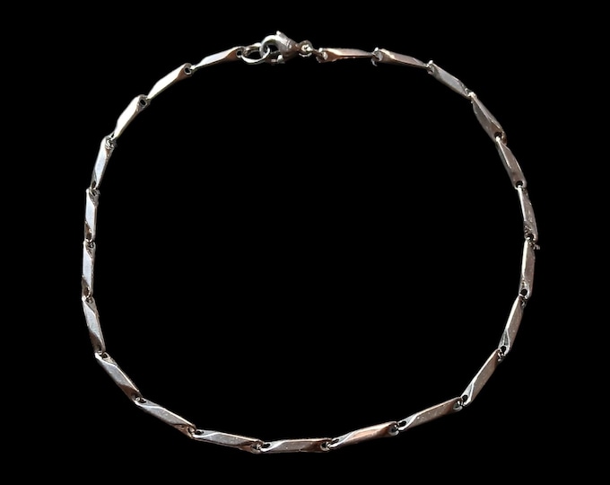 Fancy link stainless steel anklet, polish finish, elegant, deinty, smooth and light weight a comfortable piece for everyday.