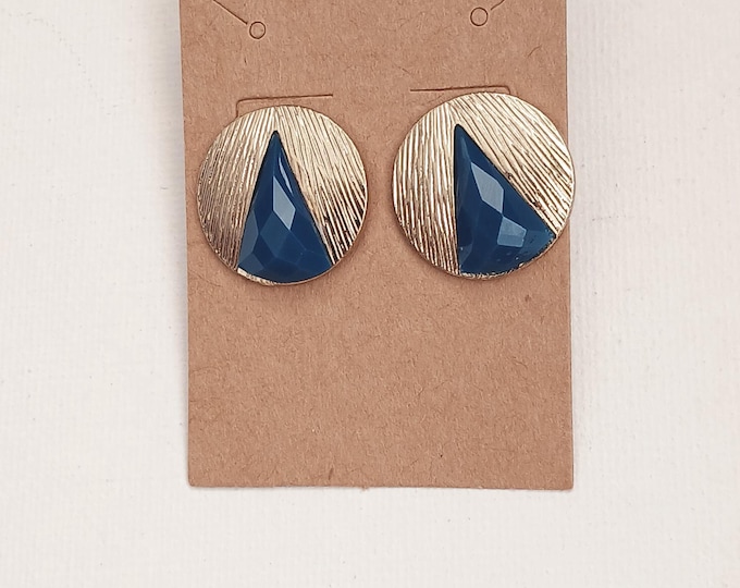 Vintage textured button studs.