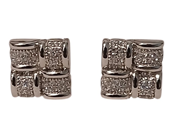 Cluster Square quilt stud, in white gold plating.