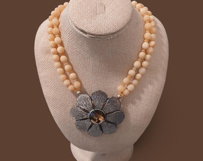 Doble row peach aventurine gemstone flower necklace.