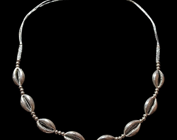 Cowrie shell stainless steel choker