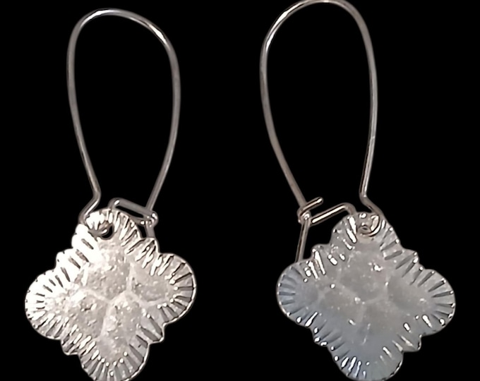 Long hook 4 petal earrings