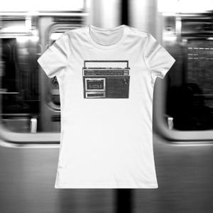 Retro Radio-Grafik-T-Shirt, Vintage Musik-Liebhaber-T-Shirt, Gen-X Geschenk, Geschenke für sie, Musik-Enthusiasten-Kleidung, Spaß-Sommer-Top