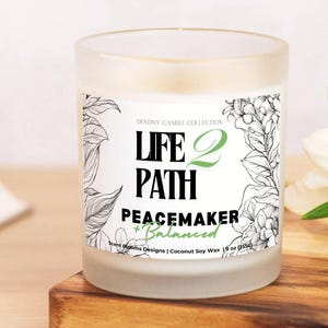 Vela Life Path 2 con afirmación positiva y fecha de nacimiento, rasgos de personalidad únicos, carta natal, numerología, mecha de madera, frasco de 11 oz