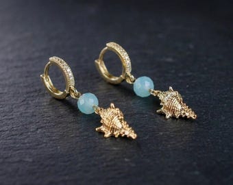Pendientes de concha dorada con nácar aguamarina, pendientes de aro de concha, pendientes de playa, joyas del océano, regalo de verano para ella