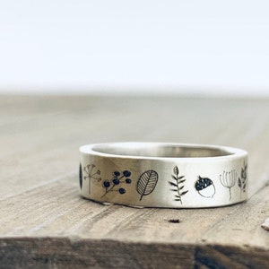 Personalized Silver Ring - Nature Ring - Wedding Band - Forest Jewelry - Engraved Ring - Stocking Stuffer - Acorn and Leaves