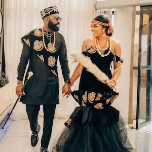 Schwarzes Isiagu Outfit: Igbo Paar Traditionelle Hochzeitskleidung