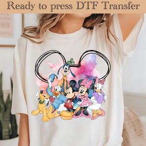 Transferencia DTF de acuarela de personajes de Disney, Mickey y sus amigos listos para imprimir, transferencia DTF de Disneyland, DTF de viaje familiar a Disneyland
