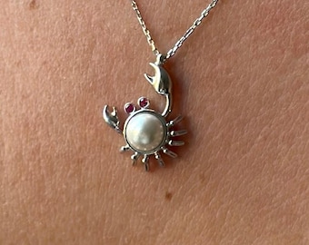 Crab Pearl Necklace in 925 Silver – Ruby Eyes Crab Pendant – Dainty Handmade Ocean Jewelry – Zodiac Cancer Gift for Her Women