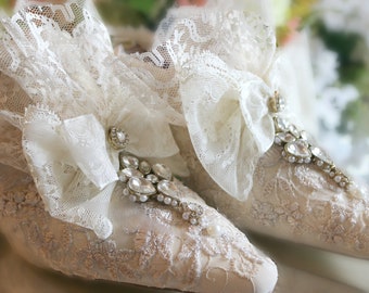 Marie Antoinette Wedding Shoes ..Ivory Lace Shoes .. Ivory and champagne lace wedding shoes .. Marie Antoinette Bride .. Vintage Lace Shoes